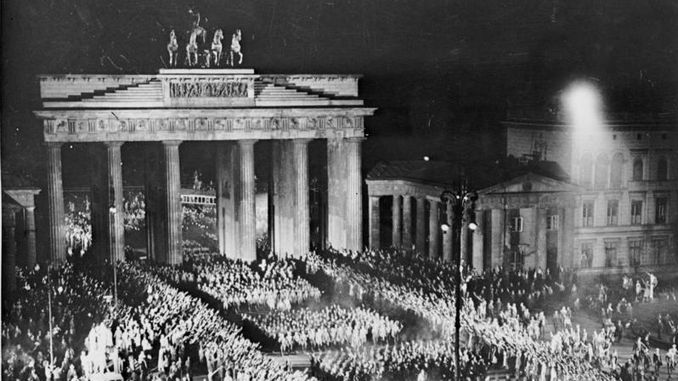 Berlin, SA-Aufmarsch am Brandenburger Tor